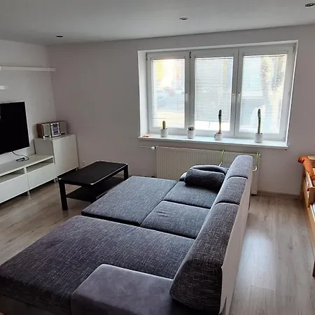 Apartment 2 Modern Flat Near The Hockey Stadium *